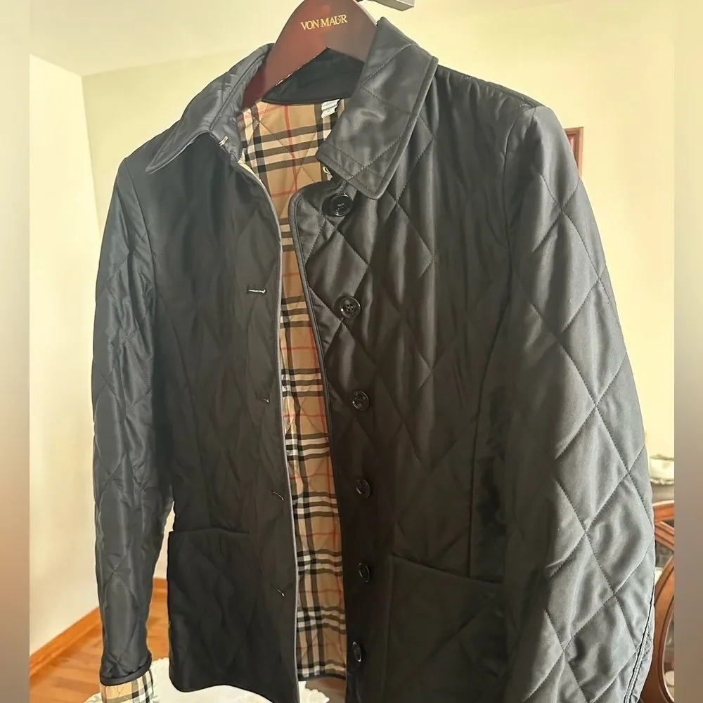 Burberry Black Utility Jacket with Quilted Design - Picture 8 of 10